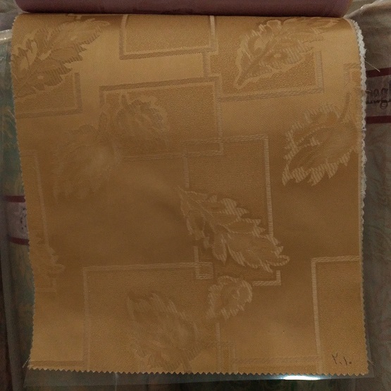 رومیزی برگی طلایی